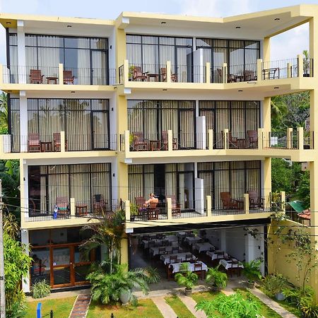 Chaaya Inn Hotel 히카두와 외부 사진
