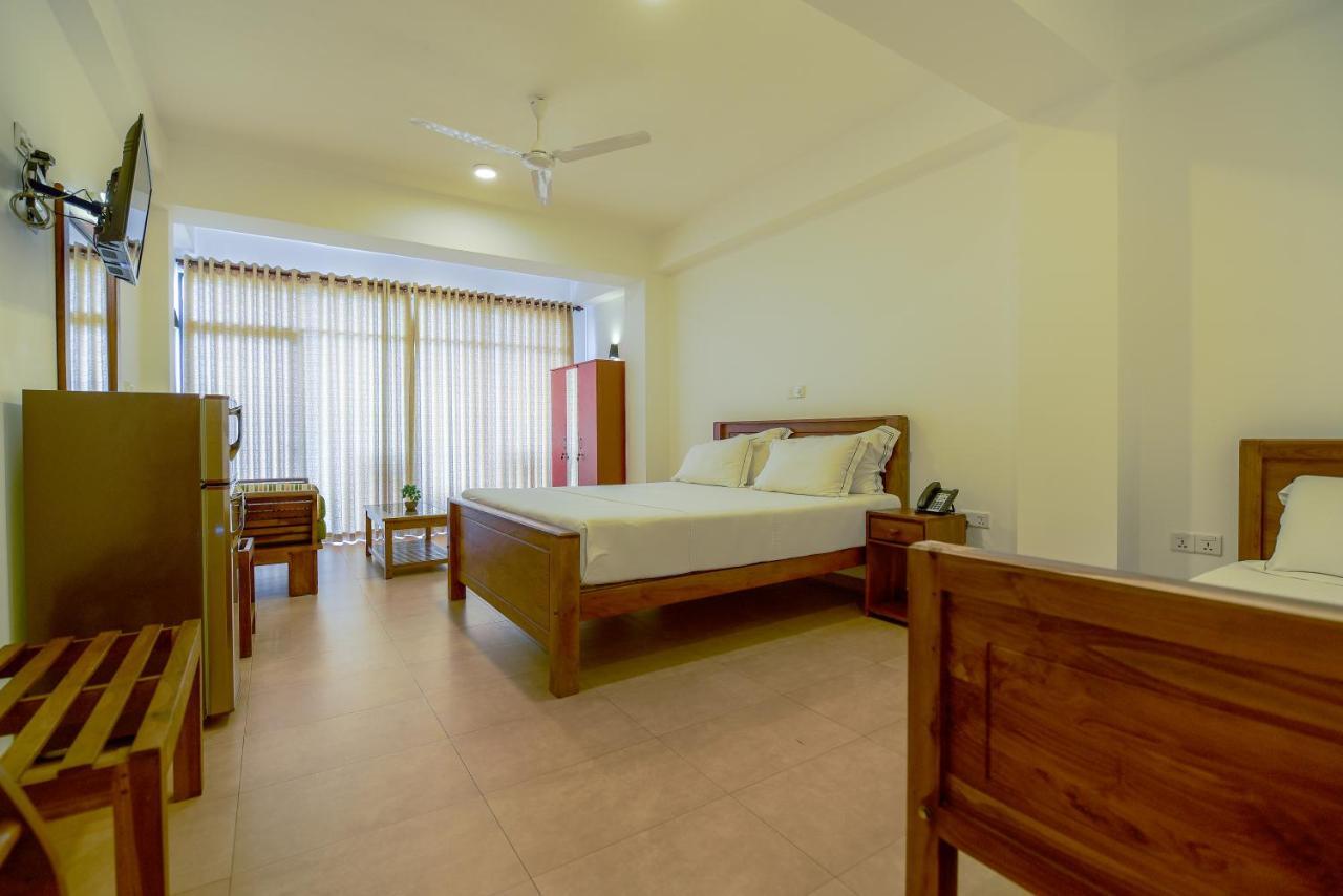 Chaaya Inn Hotel 히카두와 외부 사진