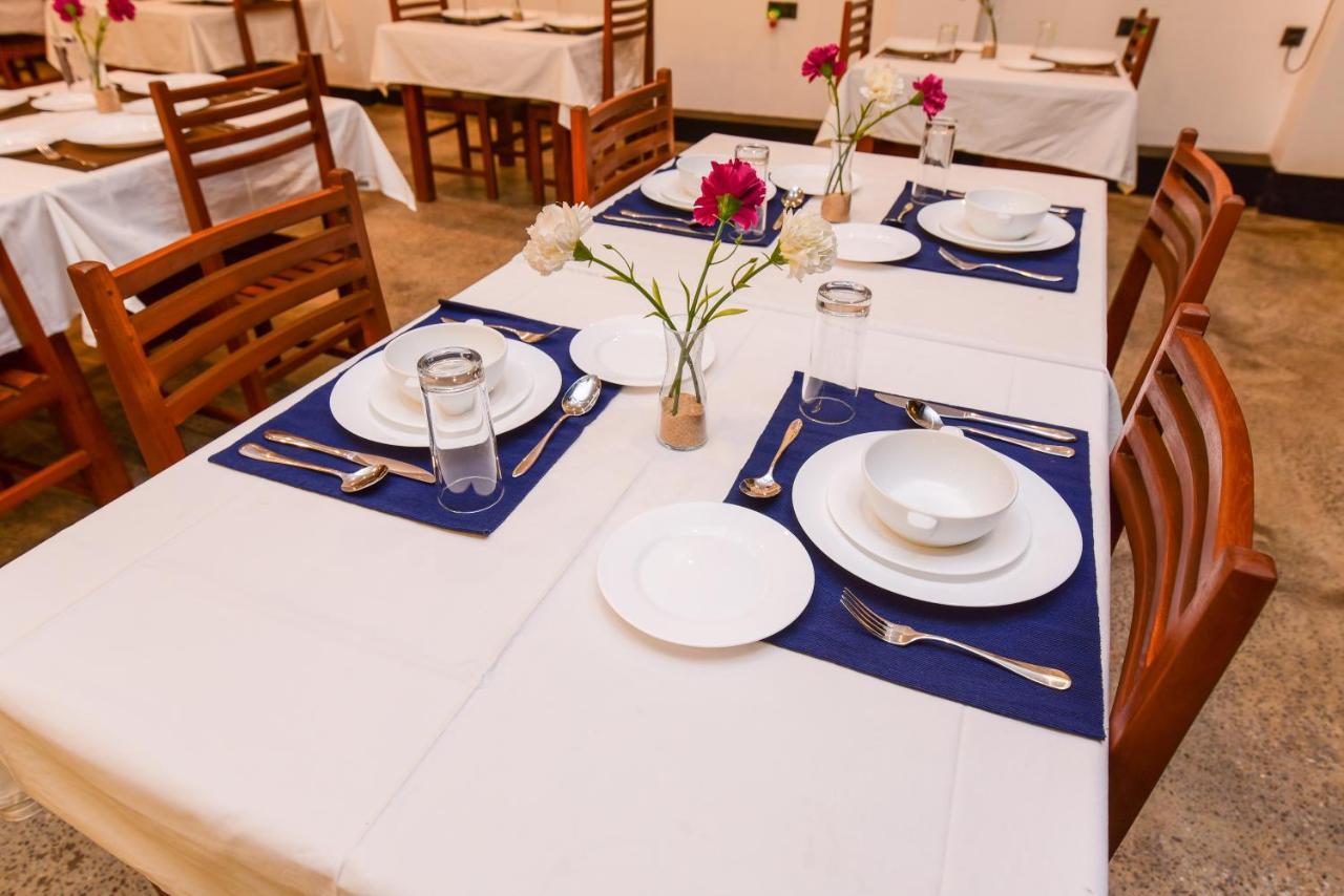 Chaaya Inn Hotel 히카두와 외부 사진