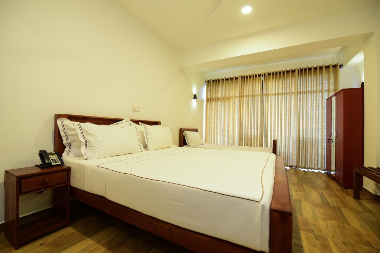 Chaaya Inn Hotel 히카두와 외부 사진